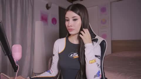 Snapshot of sweett_catt1 chatting on November 2025 02:00:01 AM Cat independent model online show from November 2025 02:00:01 AM