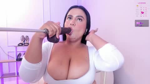 Snapshot of sweett_katty_ chatting on October 2025 03:47:02 AM 1430 - 22-00 online show from October 2025 03:47:02 AM