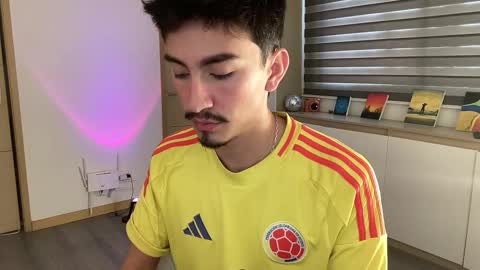 Snapshot of sweettaaron chatting on November 2025 06:19:01 PM Andy online show from November 2025 06:19:01 PM