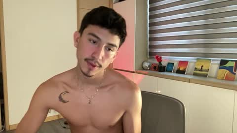 Snapshot of sweettaaron chatting on December 2025 09:19:02 PM Andy online show from December 2025 09:19:02 PM