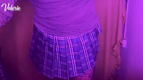 Snapshot of sweetvalerietinybig chatting on December 2025 04:17:01 AM Valerie online show from December 2025 04:17:01 AM