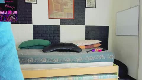 Snapshot of sweetxbig chatting on October 2025 01:44:01 PM Alyssa Matt . Nice to meet you thumb up me please its important online show from October 2025 01:44:01 PM