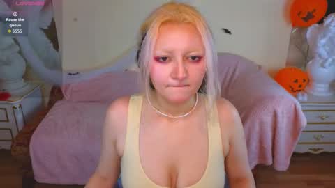 Snapshot of sweety_candys chatting on October 2025 11:44:02 AM Hot Candy online show from October 2025 11:44:02 AM