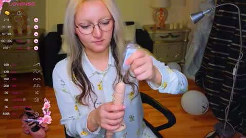 Snapshot of sweety_candys chatting on November 2025 11:30:01 AM Hot Candy online show from November 2025 11:30:01 AM