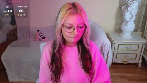 Snapshot of sweety_candys chatting on December 2025 11:59:01 AM Hot Candy online show from December 2025 11:59:01 AM