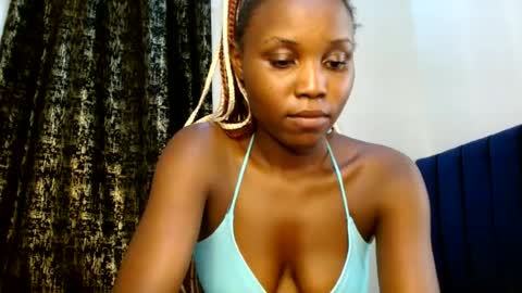 Snapshot of sweety_spixxy chatting on June 2026 12:33:01 PM Dolly online show from June 2026 12:33:01 PM