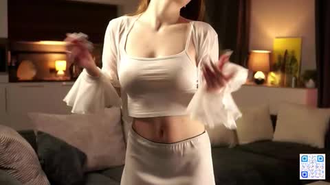 Snapshot of sweety_xis chatting on December 2025 09:03:01 AM Bella . online show from December 2025 09:03:01 AM