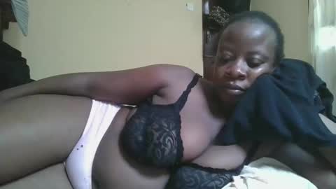 Snapshot of sweetyass25 chatting on November 2025 06:46:02 AM sweetyass25 online show from November 2025 06:46:02 AM