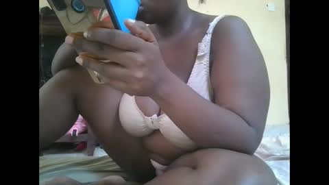 Snapshot of sweetyass25 chatting on November 2025 07:12:01 AM sweetyass25 online show from November 2025 07:12:01 AM