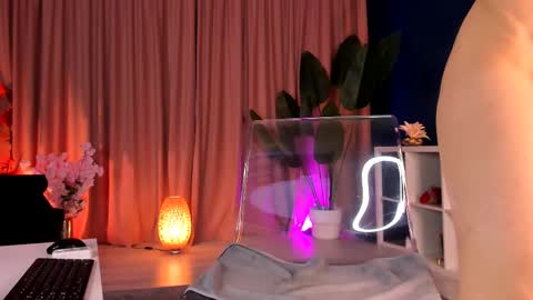 Snapshot of sweetyfit chatting on November 2025 06:01:01 AM Leya online show from November 2025 06:01:01 AM