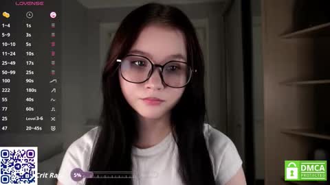 Astrid online show from October 2025 06:08:01 PM