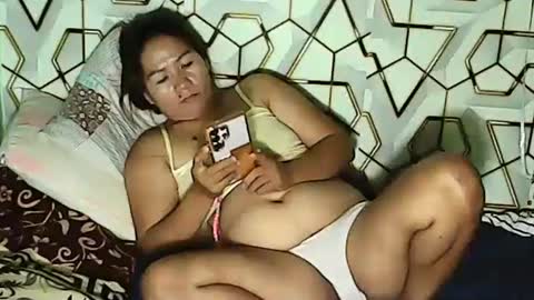 Snapshot of sweetyummygirl chatting on February 2025 12:25:01 AM Sweetyummygirl online show from February 2025 12:25:01 AM
