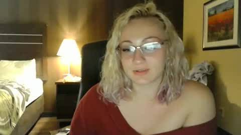 Snapshot of switchykitty chatting on November 2025 05:32:02 AM ashley blayde online show from November 2025 05:32:02 AM