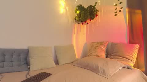 Helen  online show from December 2025 08:49:01 PM