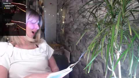 Sylvia online show from December 2025 07:06:02 AM