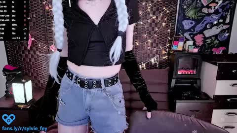 Sylvie online show from January 2025 12:20:01 AM