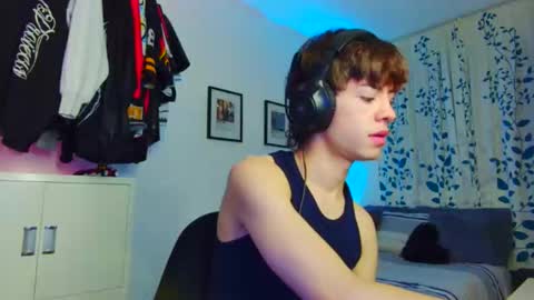 Snapshot of t0n3r chatting on September 2025 02:22:01 AM TONER online show from September 2025 02:22:01 AM