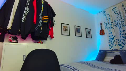 Snapshot of t0n3r chatting on September 2025 01:05:02 AM TONER online show from September 2025 01:05:02 AM