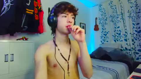 Snapshot of t0n3r chatting on September 2025 02:34:01 AM TONER online show from September 2025 02:34:01 AM