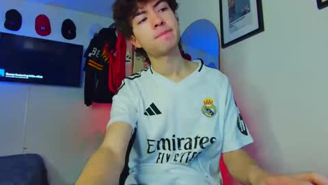 Snapshot of t0n3r chatting on September 2025 02:37:02 AM TONER online show from September 2025 02:37:02 AM