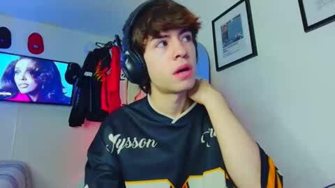 Snapshot of t0n3r chatting on September 2025 02:27:01 AM TONER online show from September 2025 02:27:01 AM