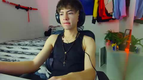 Snapshot of t0n3r chatting on October 2025 01:30:02 AM TONER online show from October 2025 01:30:02 AM