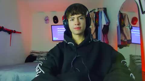 Snapshot of t0n3r chatting on October 2025 01:46:02 AM TONER online show from October 2025 01:46:02 AM