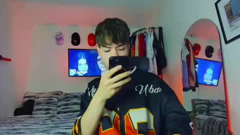 Snapshot of t0n3r chatting on October 2025 12:25:02 AM TONER online show from October 2025 12:25:02 AM