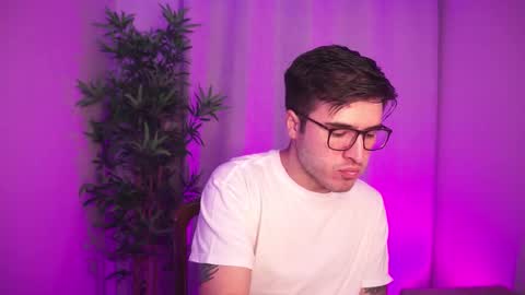 t0ny_wylie online show from November 2025 10:48:02 AM