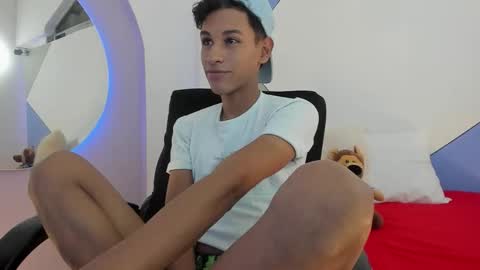 Snapshot of tachi00 chatting on February 2026 09:13:02 PM Tashi00 online show from February 2026 09:13:02 PM