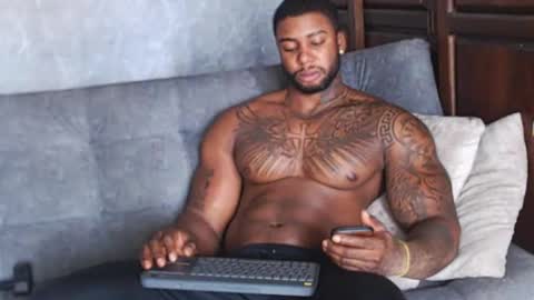 Tairon Tucke online show from January 2025 05:41:01 PM