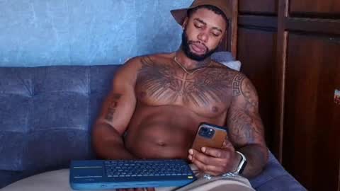 Tairon Tucke online show from February 2025 01:35:02 PM