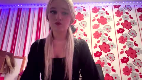 Snapshot of taitebinner chatting on February 2026 06:15:02 PM Mia online show from February 2026 06:15:02 PM