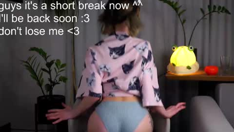 Mia online show from February 2025 04:03:02 AM