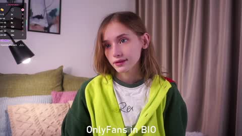 Mia online show from December 2025 01:35:02 AM