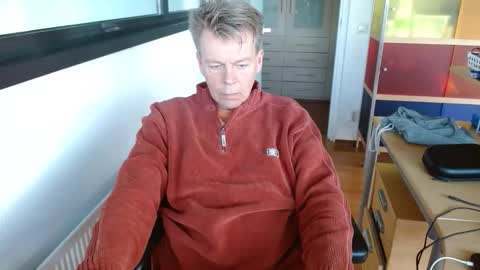 Snapshot of tall_dudenl chatting on November 2025 03:28:02 PM Tall daddy online show from November 2025 03:28:02 PM