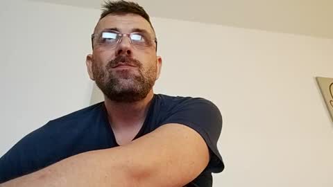 Snapshot of tallboy77eu chatting on February 2025 03:10:02 AM Aligator online show from February 2025 03:10:02 AM