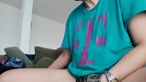 Snapshot of tallboy77eu chatting on December 2025 12:03:02 PM Aligator online show from December 2025 12:03:02 PM