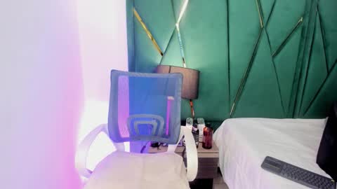 Snapshot of tamara_myller1 chatting on November 2025 12:27:02 PM Tamara online show from November 2025 12:27:02 PM