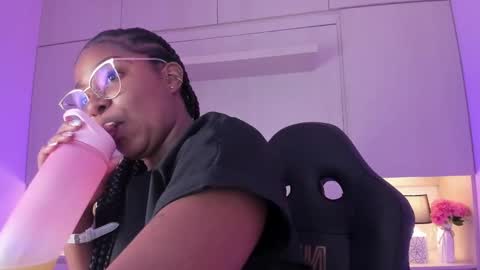 Snapshot of tamarazaki chatting on September 2025 07:52:01 PM Tami online show from September 2025 07:52:01 PM