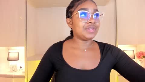 Snapshot of tamarazaki chatting on October 2025 08:10:01 PM Tami online show from October 2025 08:10:01 PM