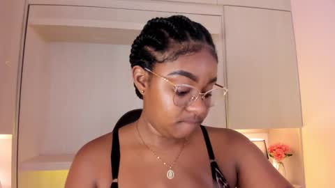 Snapshot of tamarazaki chatting on November 2025 07:37:01 PM Tami online show from November 2025 07:37:01 PM