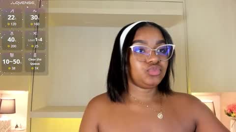 Snapshot of tamarazaki chatting on November 2025 08:54:01 PM Tami online show from November 2025 08:54:01 PM