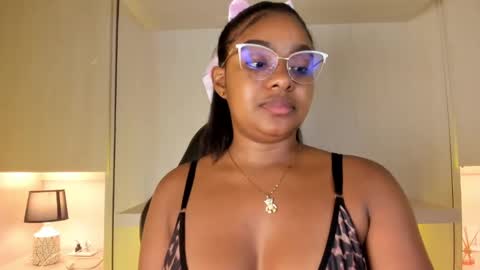 Snapshot of tamarazaki chatting on November 2025 09:24:02 PM Tami online show from November 2025 09:24:02 PM