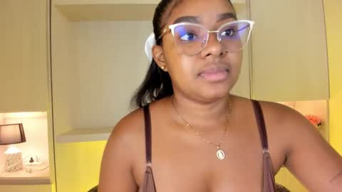 Snapshot of tamarazaki chatting on November 2025 08:19:02 PM Tami online show from November 2025 08:19:02 PM