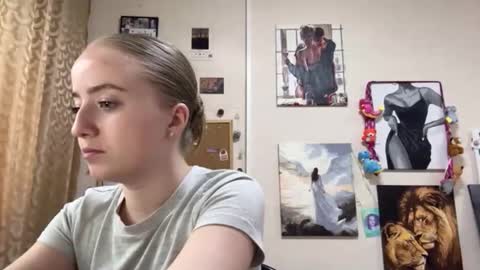 Karina online show from April 2026 03:06:01 PM