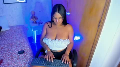 Snapshot of tammara_brm chatting on May 2026 12:10:01 PM Tammara online show from May 2026 12:10:01 PM