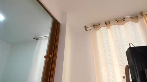 taniabonnet  online show from October 2025 10:21:01 PM