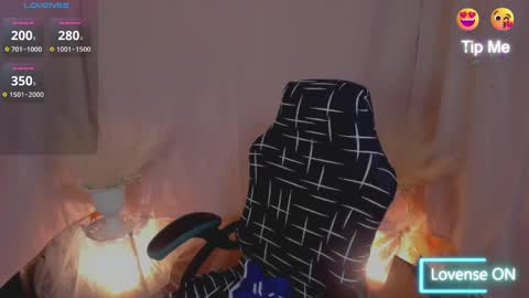 Snapshot of tannedskinmatty chatting on December 2024 04:12:01 AM Matty online show from December 2024 04:12:01 AM