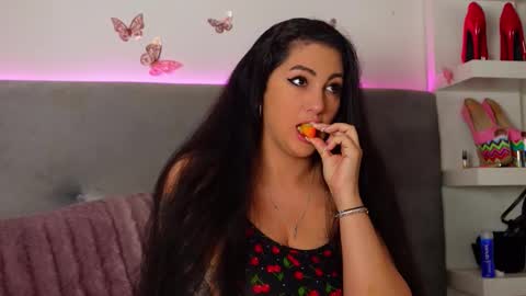 Tania online show from November 2025 06:03:01 AM